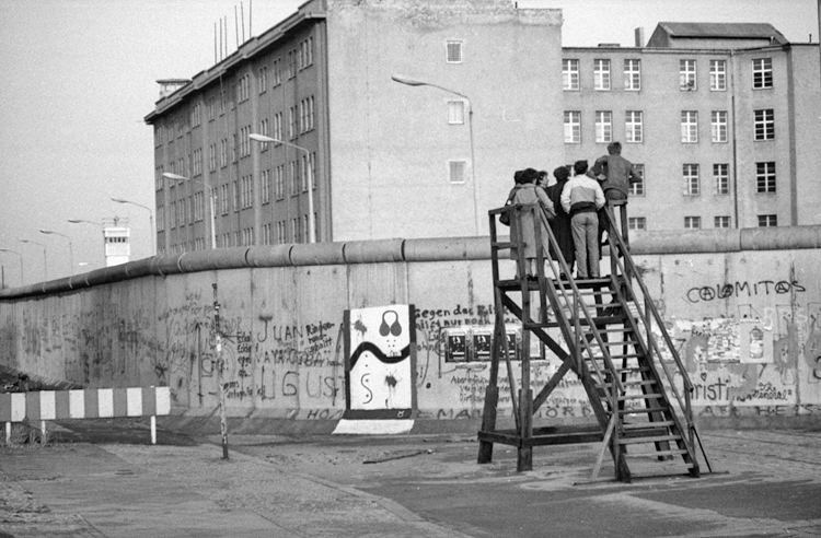Berlin Mauer Grenze Stresemannstraße Niederkirchnerstraße DDR
